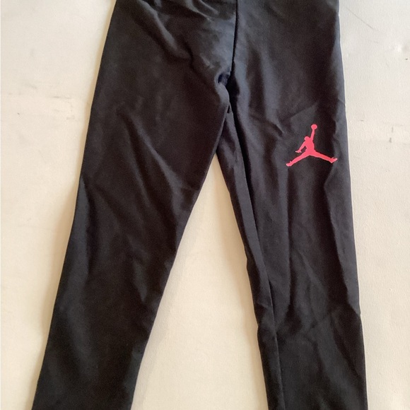 Jordan Kids Black Leggings with Pink Logo - Picture 5 of 10